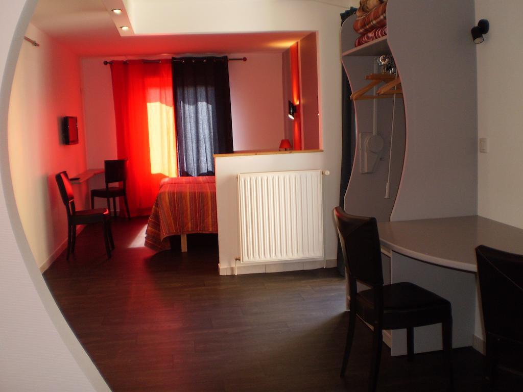 Hotel L Ander Saint-Flour (Cantal) Quarto foto