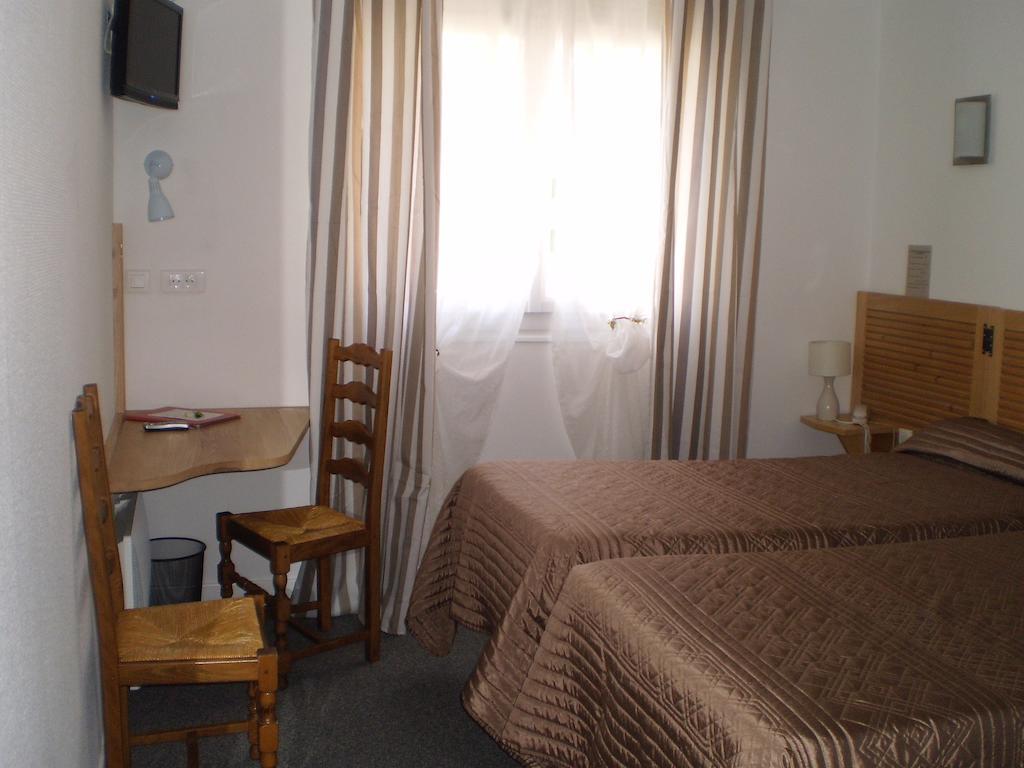 Hotel L Ander Saint-Flour (Cantal) Quarto foto