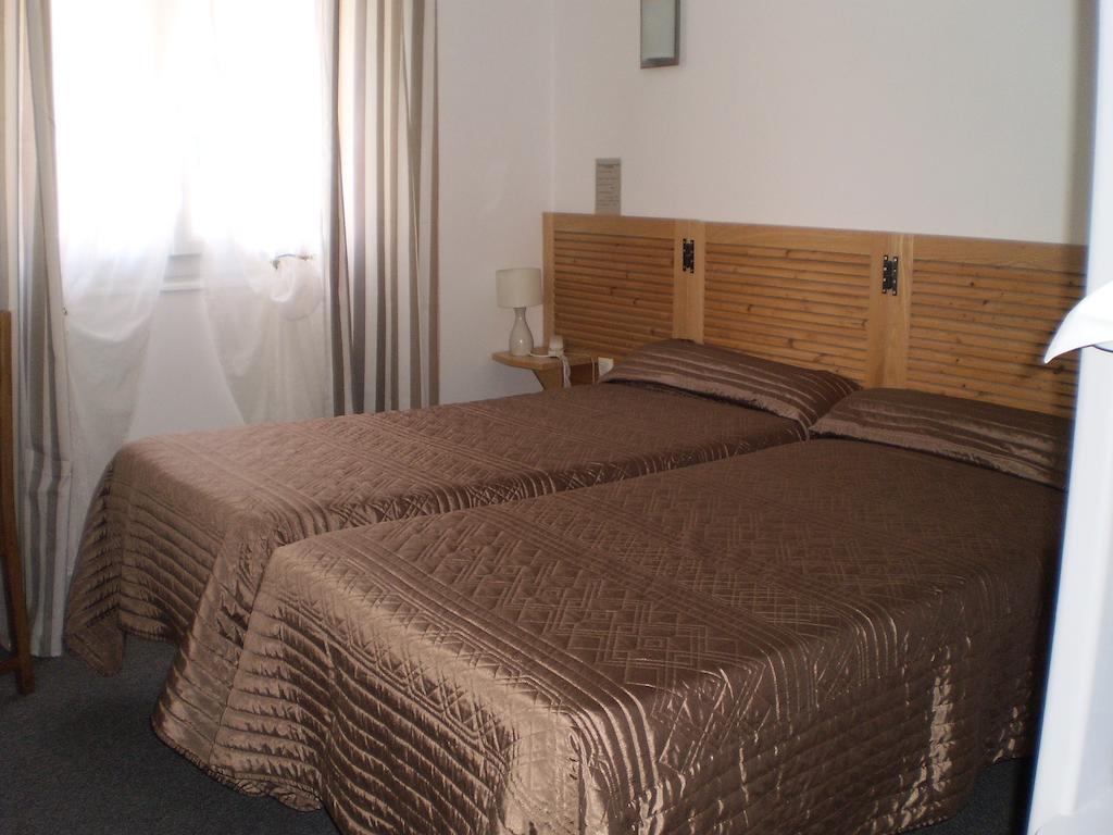 Hotel L Ander Saint-Flour (Cantal) Quarto foto