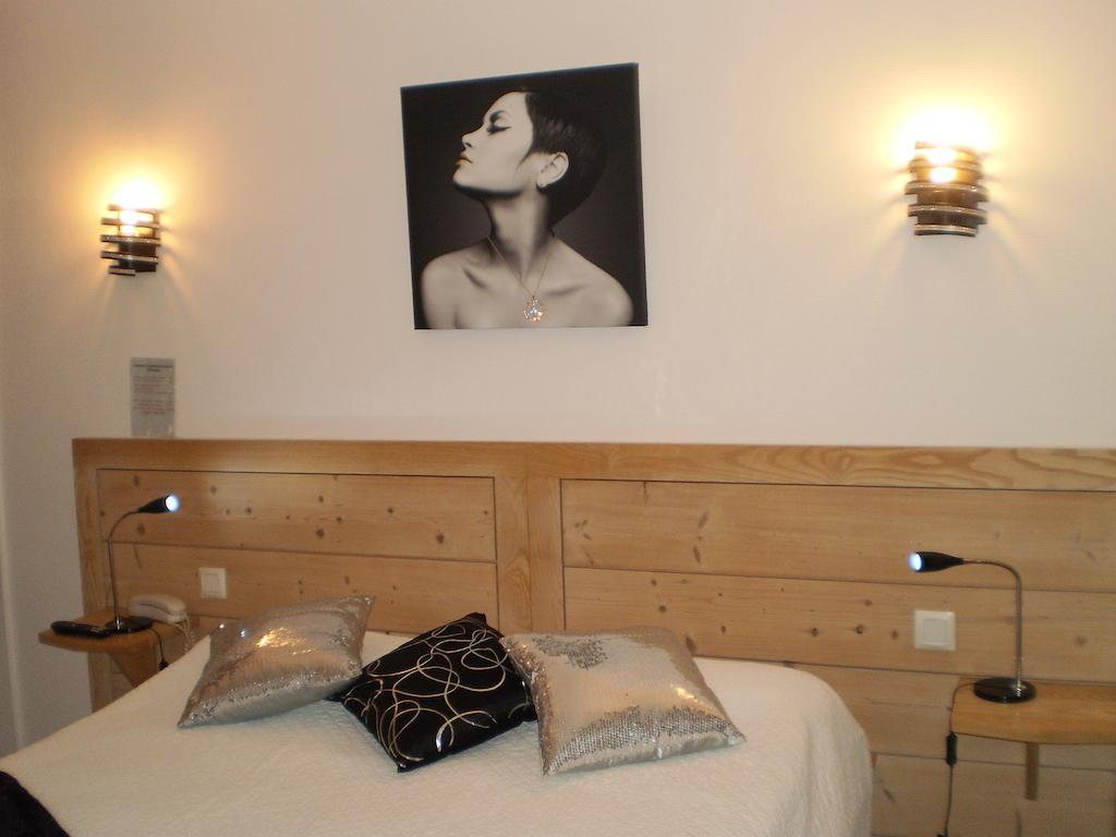 Hotel L Ander Saint-Flour (Cantal) Quarto foto